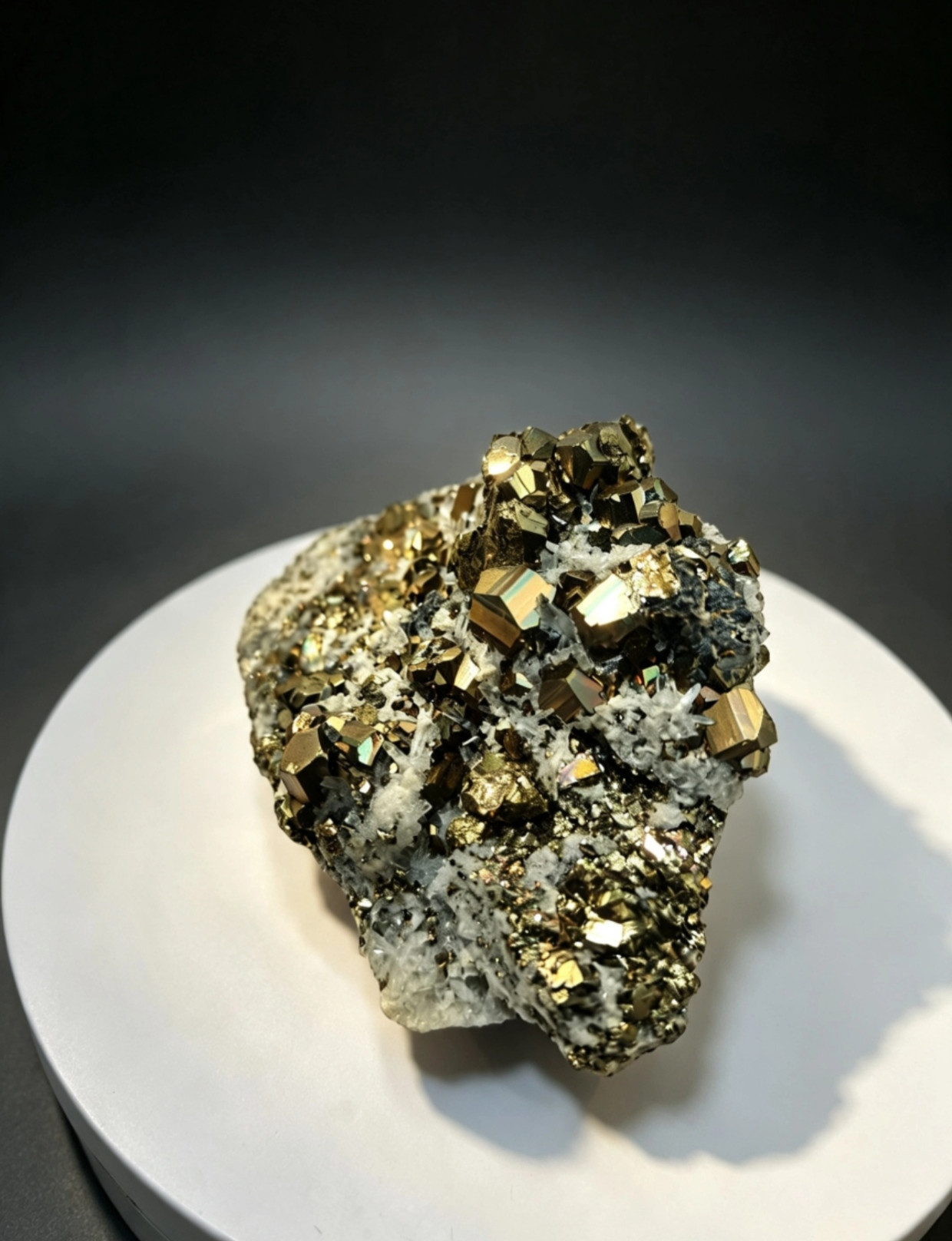 Pyrite rainbow crystal hq