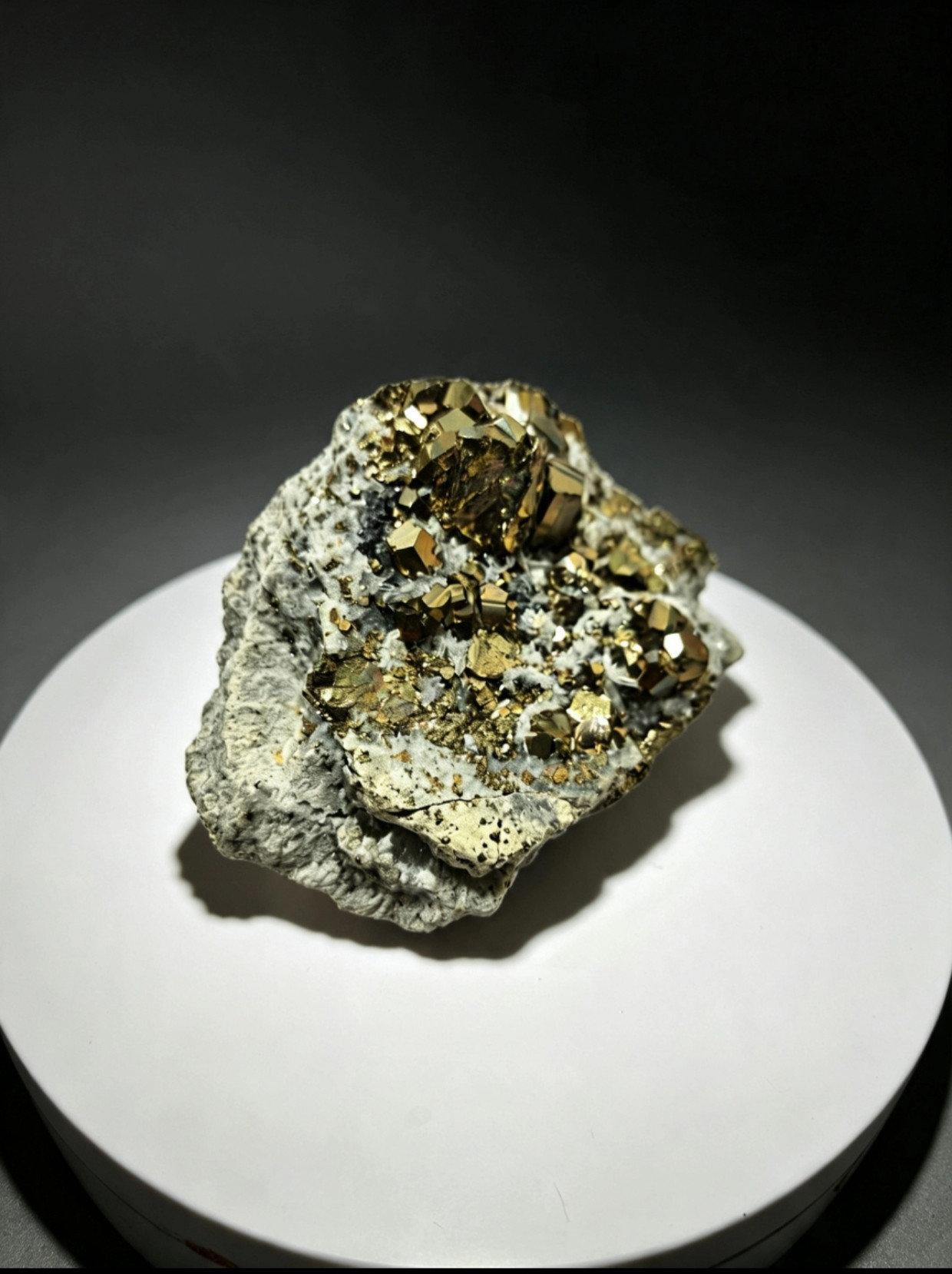 Pyrite rainbow crystal hq